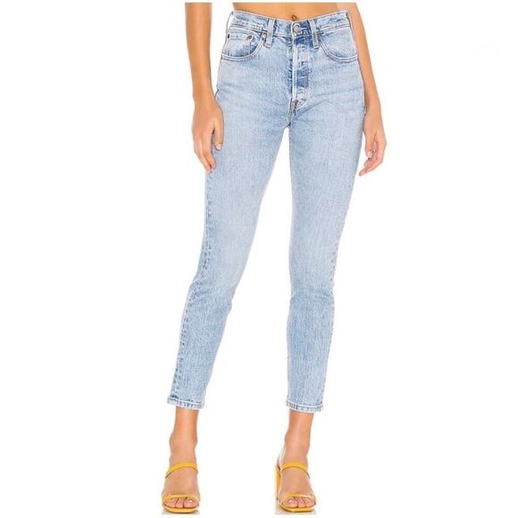 Levi’s Women’s Wedgie Skinny Button Fly Light Acid Wash Jean - Picture 13 of 15
